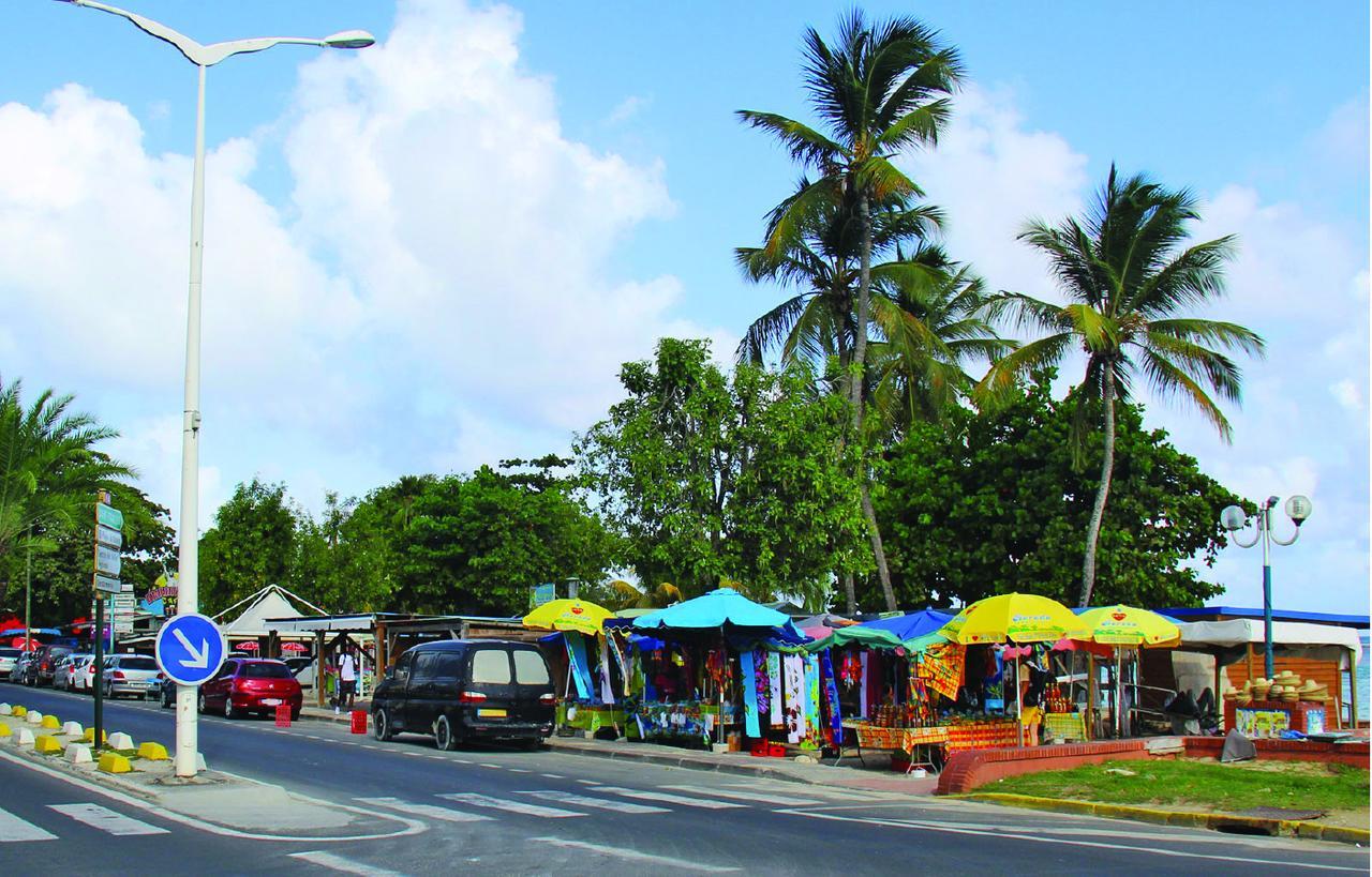 Locastudio - Carambole Sainte-Anne  Ngoại thất bức ảnh